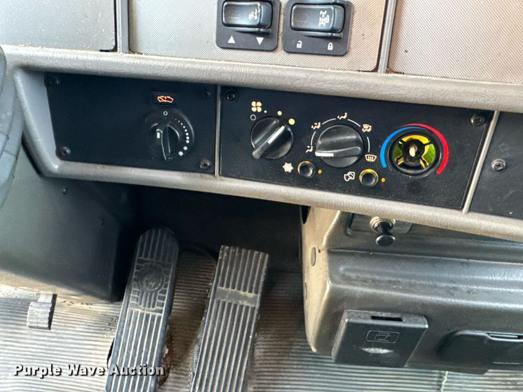 image for item DU9426 2013 Kenworth T370 box truck