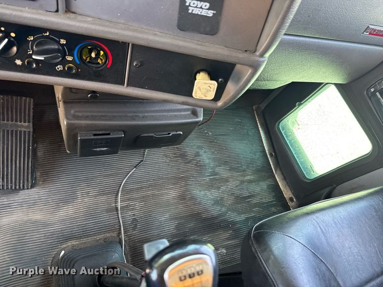 image for item DU9426 2013 Kenworth T370 box truck