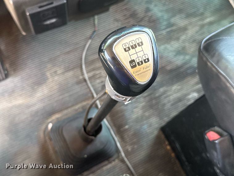 image for item DU9426 2013 Kenworth T370 box truck