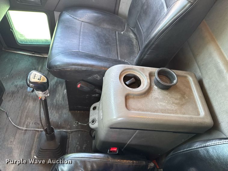 image for item DU9426 2013 Kenworth T370 box truck