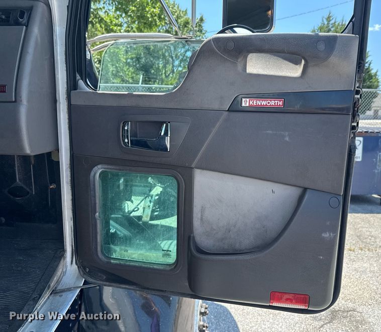 image for item DU9426 2013 Kenworth T370 box truck