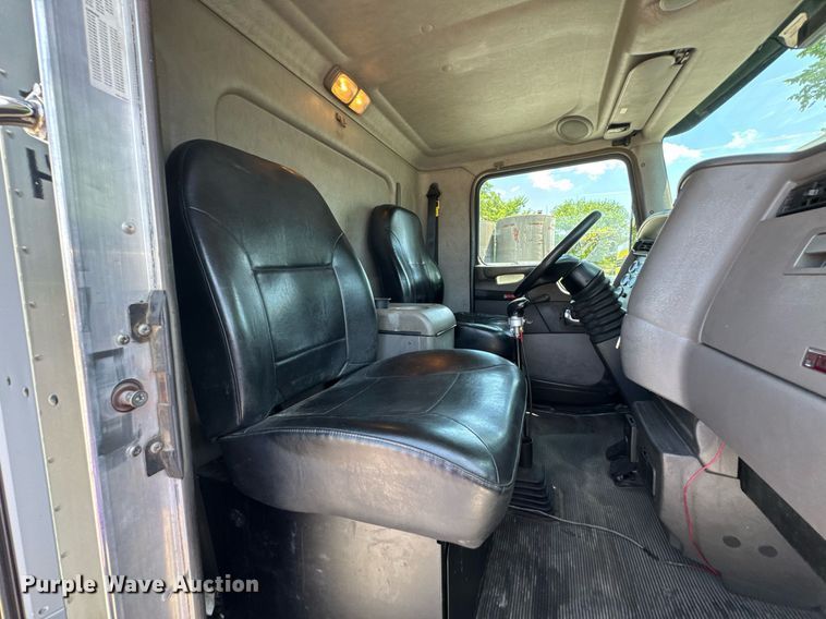 image for item DU9426 2013 Kenworth T370 box truck