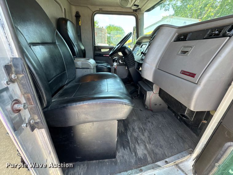 image for item DU9426 2013 Kenworth T370 box truck