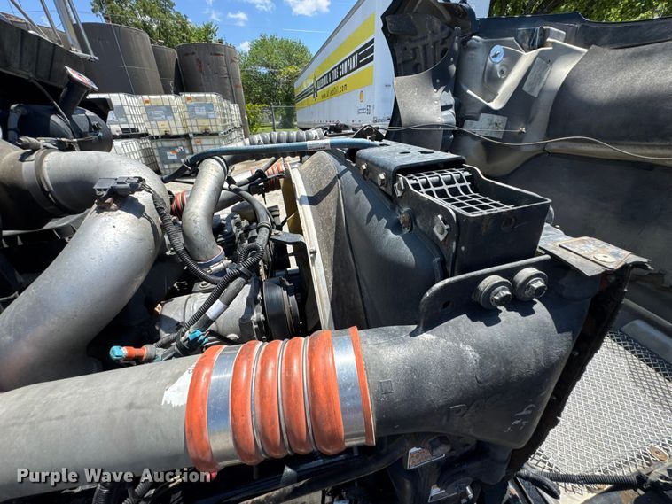 image for item DU9426 2013 Kenworth T370 box truck