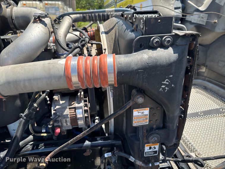 image for item DU9426 2013 Kenworth T370 box truck