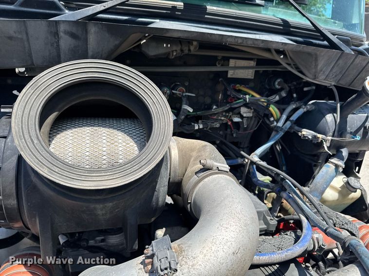 image for item DU9426 2013 Kenworth T370 box truck