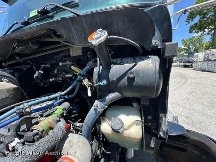 image for item DU9426 2013 Kenworth T370 box truck