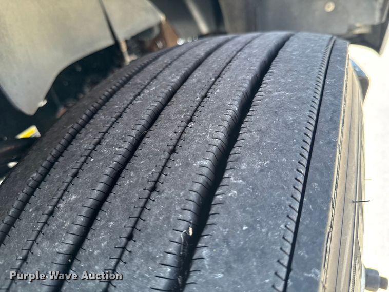 image for item DU9426 2013 Kenworth T370 box truck