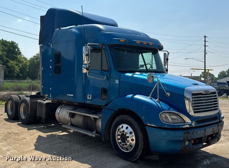 CAMIóN CAMAROTE 2006 FREIGHTLINER