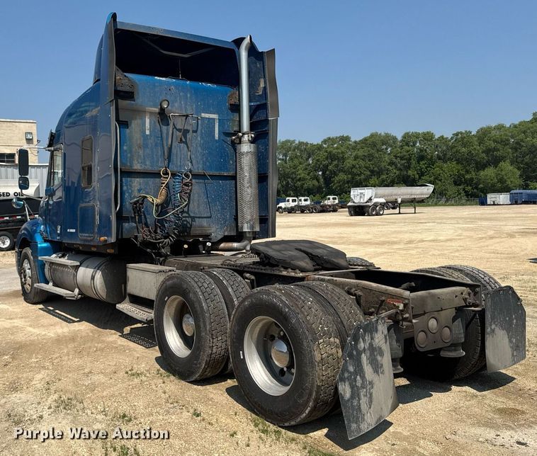 image for item DV2735 2006 Freightliner Columbia semi truck