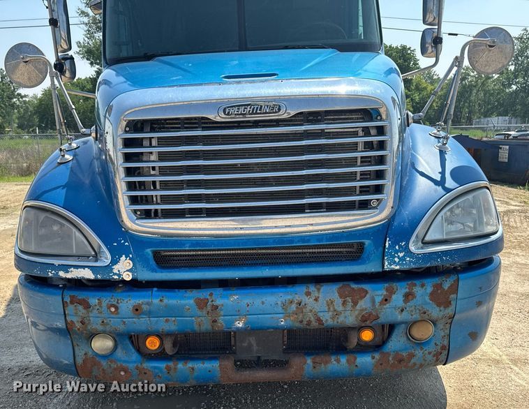image for item DV2735 2006 Freightliner Columbia semi truck