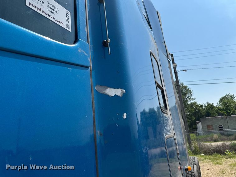 image for item DV2735 2006 Freightliner Columbia semi truck