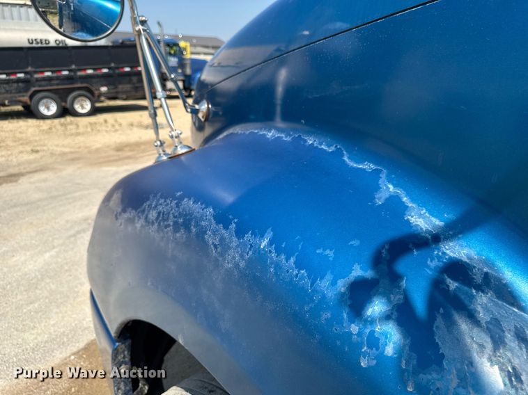 image for item DV2735 2006 Freightliner Columbia semi truck