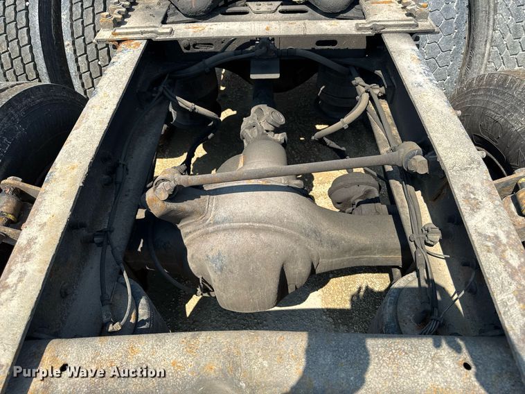 image for item DV2735 2006 Freightliner Columbia semi truck