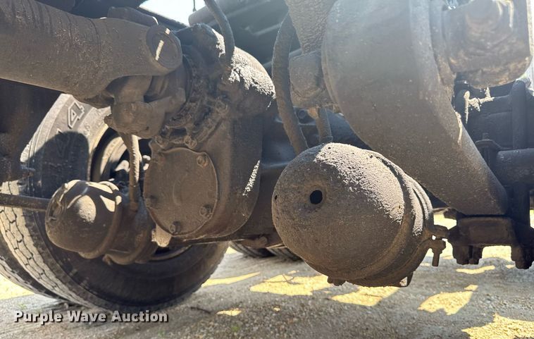 image for item DV2735 2006 Freightliner Columbia semi truck