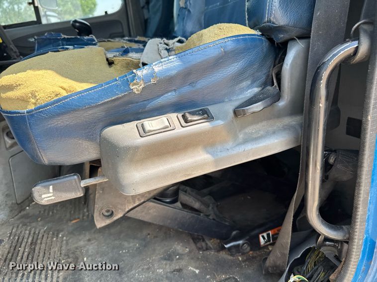 image for item DV2735 2006 Freightliner Columbia semi truck