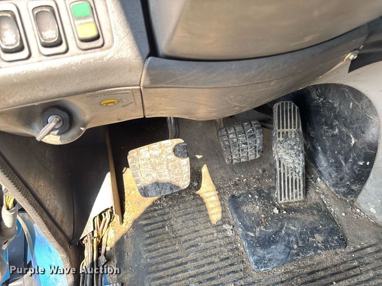 image for item DV2735 2006 Freightliner Columbia semi truck