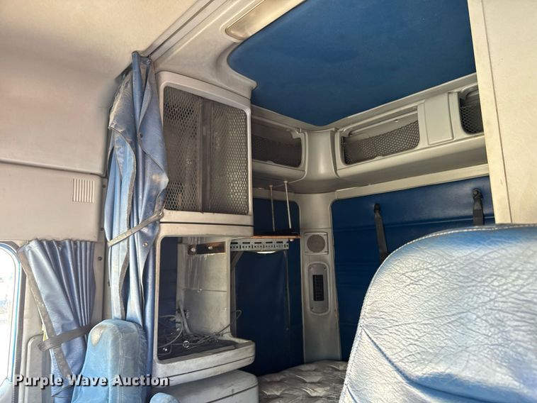 image for item DV2735 2006 Freightliner Columbia semi truck