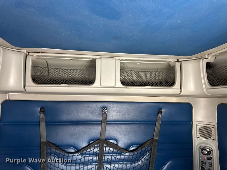 image for item DV2735 2006 Freightliner Columbia semi truck