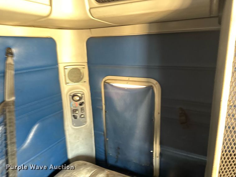 image for item DV2735 2006 Freightliner Columbia semi truck