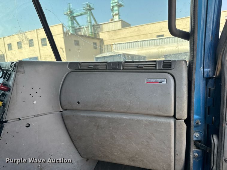 image for item DV2735 2006 Freightliner Columbia semi truck
