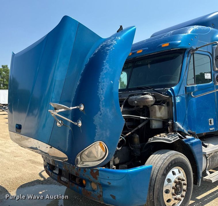 image for item DV2735 2006 Freightliner Columbia semi truck