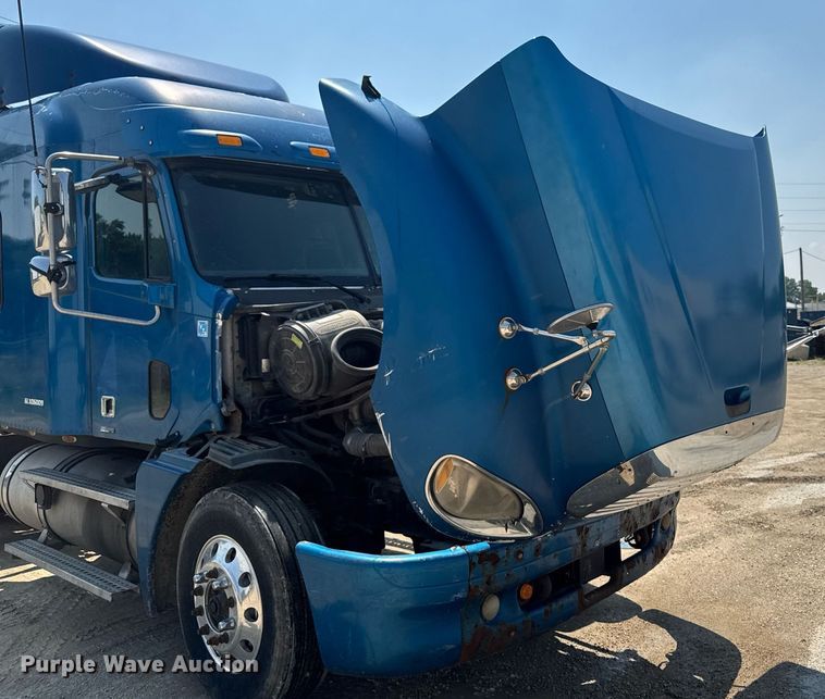 image for item DV2735 2006 Freightliner Columbia semi truck