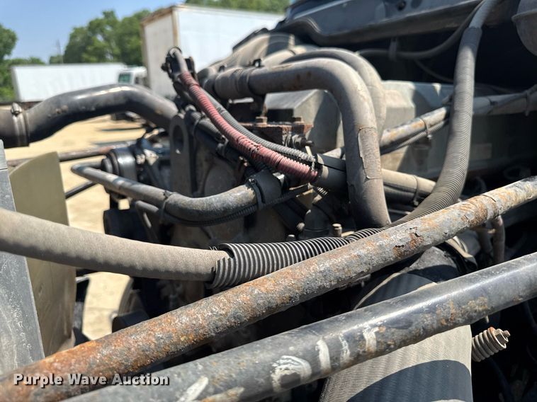 image for item DV2735 2006 Freightliner Columbia semi truck