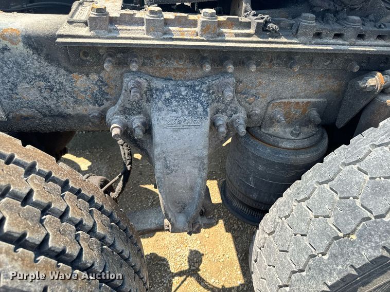 image for item DV2735 2006 Freightliner Columbia semi truck