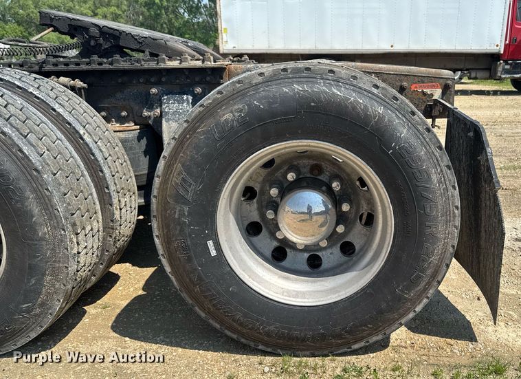 image for item DV2735 2006 Freightliner Columbia semi truck