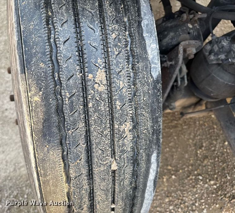 image for item DV2735 2006 Freightliner Columbia semi truck