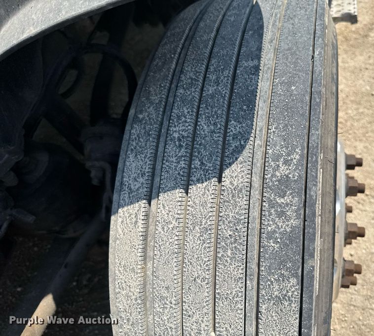 image for item DV2735 2006 Freightliner Columbia semi truck