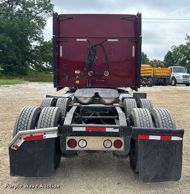 image for item DW3381 2007 International 9900ix Semi Truck