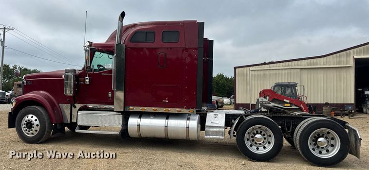 image for item DW3381 2007 International 9900ix Semi Truck