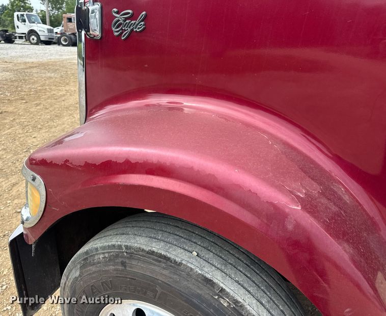 image for item DW3381 2007 International 9900ix Semi Truck