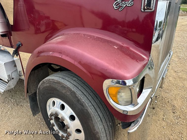 image for item DW3381 2007 International 9900ix Semi Truck