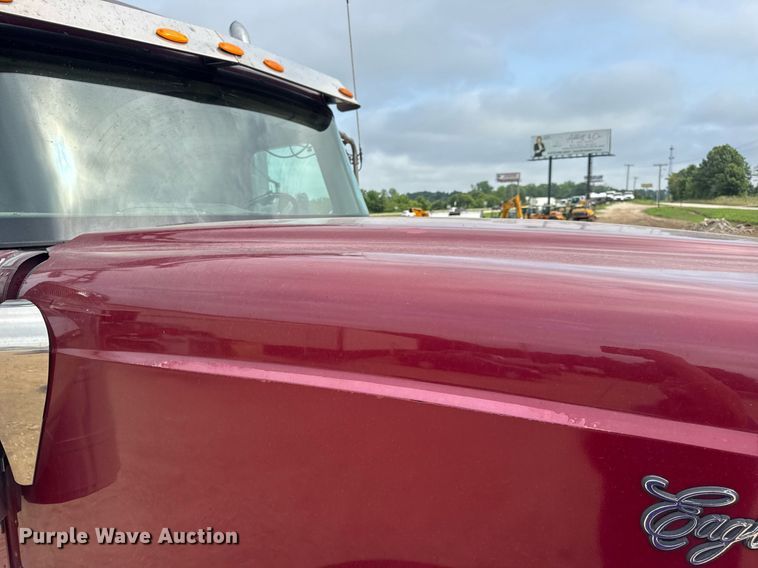 image for item DW3381 2007 International 9900ix Semi Truck