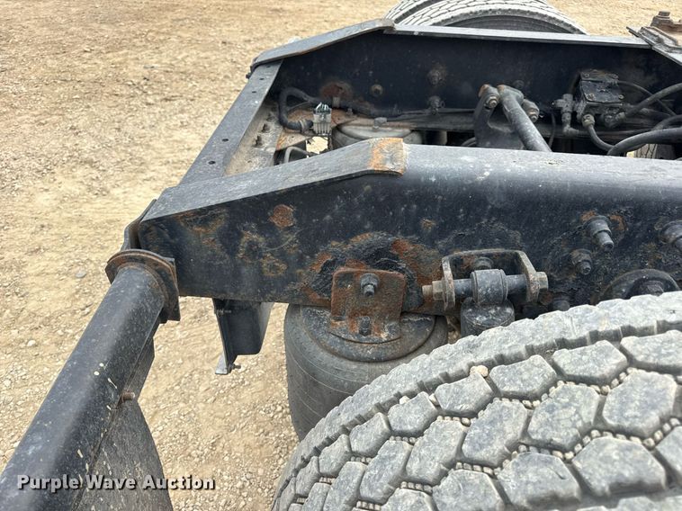 image for item DW3381 2007 International 9900ix Semi Truck