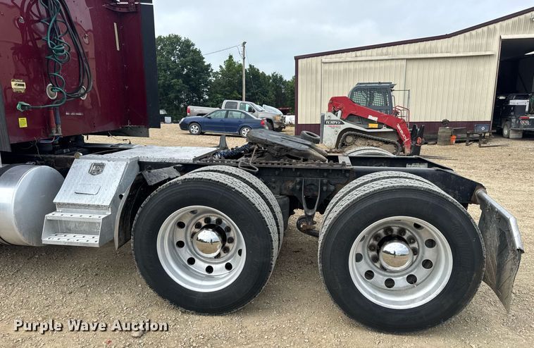 image for item DW3381 2007 International 9900ix Semi Truck