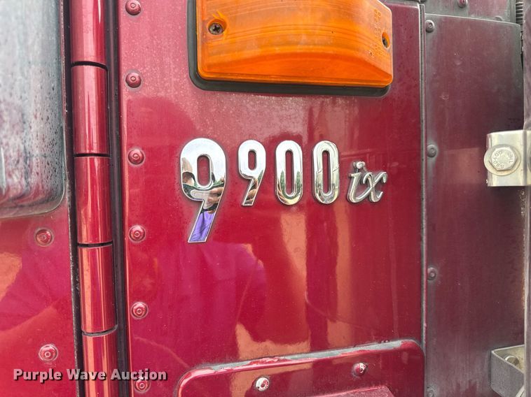 image for item DW3381 2007 International 9900ix Semi Truck