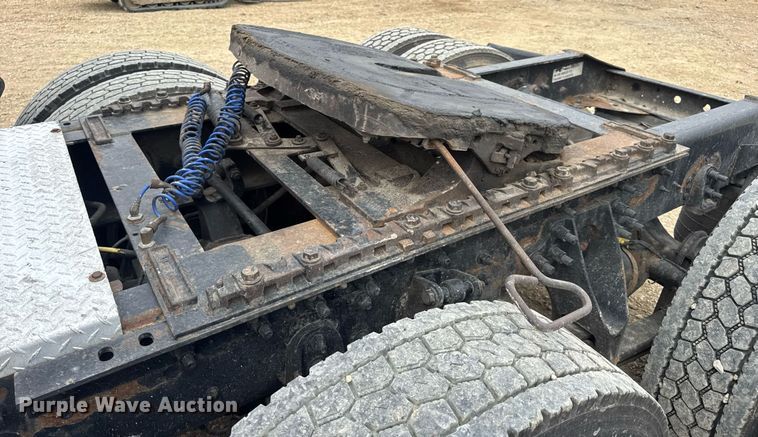 image for item DW3381 2007 International 9900ix Semi Truck