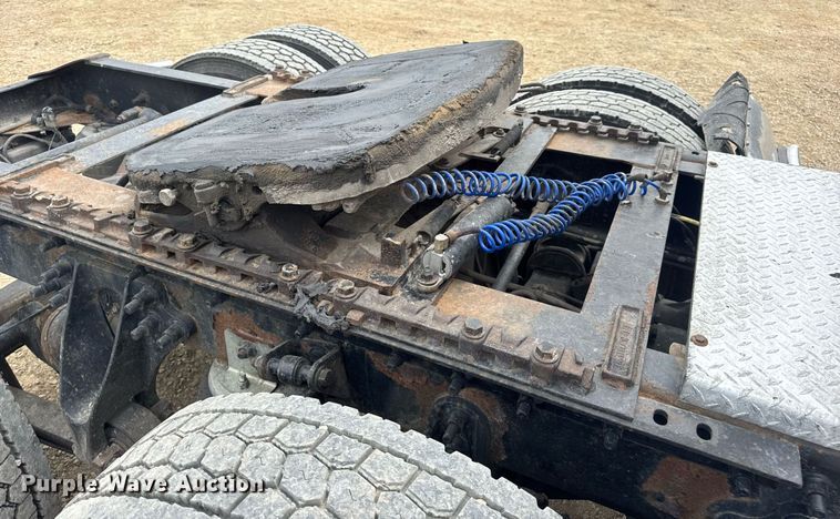 image for item DW3381 2007 International 9900ix Semi Truck