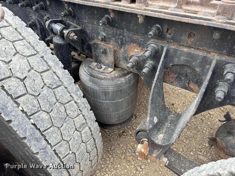 image for item DW3381 2007 International 9900ix Semi Truck