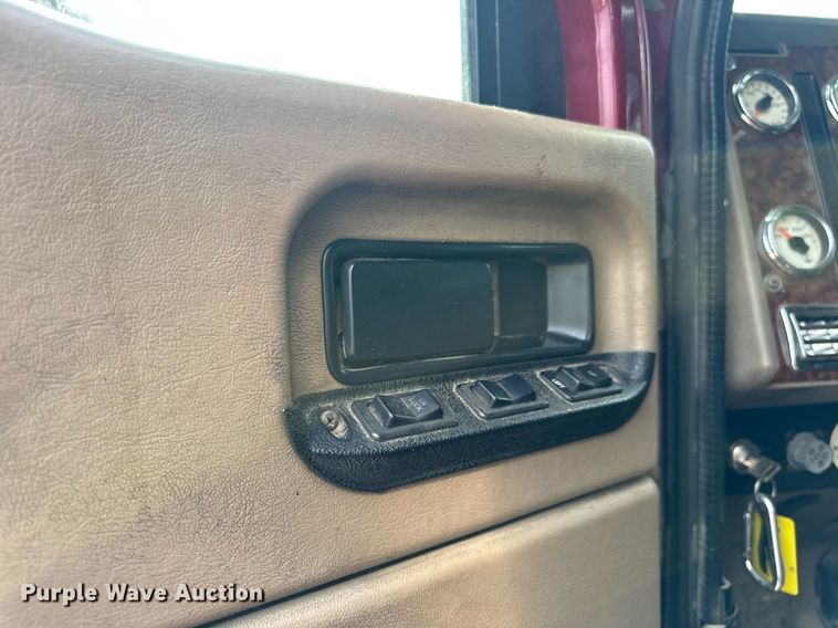 image for item DW3381 2007 International 9900ix Semi Truck