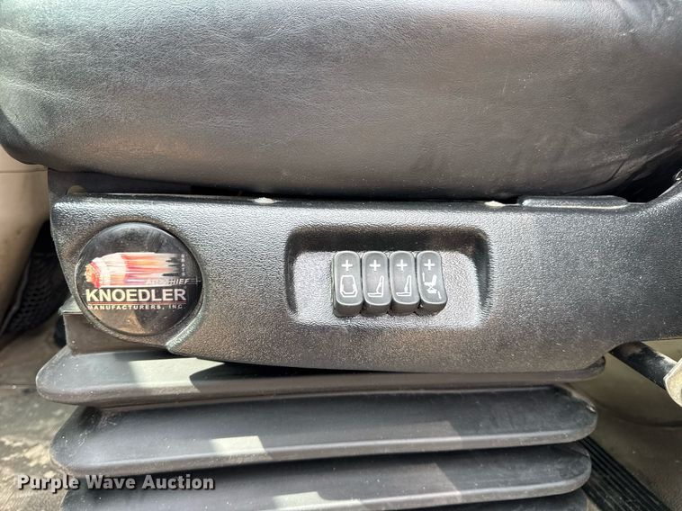 image for item DW3381 2007 International 9900ix Semi Truck