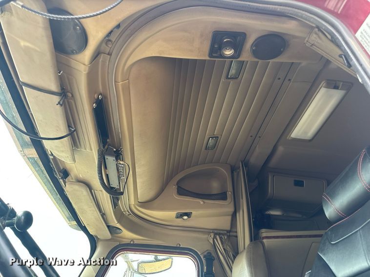 image for item DW3381 2007 International 9900ix Semi Truck