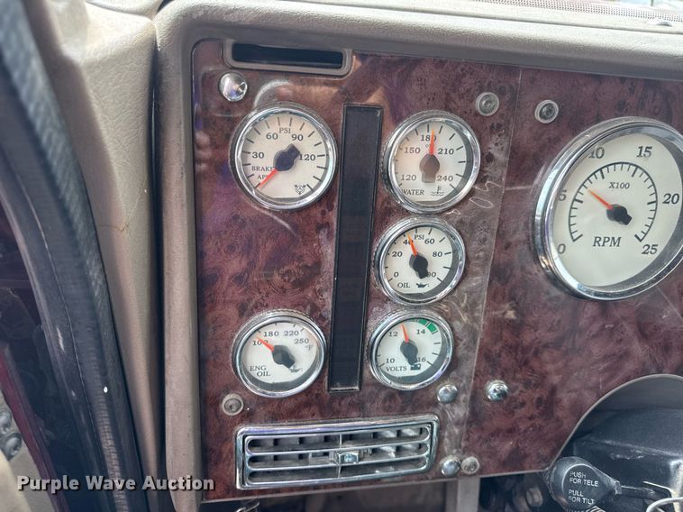 image for item DW3381 2007 International 9900ix Semi Truck