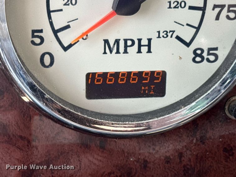 image for item DW3381 2007 International 9900ix Semi Truck