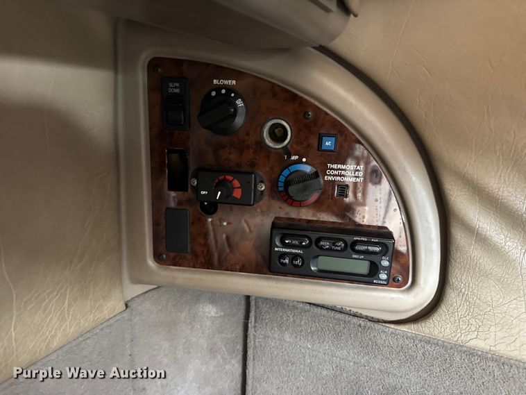 image for item DW3381 2007 International 9900ix Semi Truck