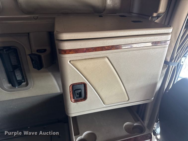 image for item DW3381 2007 International 9900ix Semi Truck